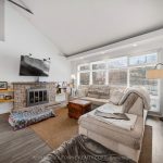 2-bedroom detached home for sale in Oakville — 276 Lakeshore Road W (Photo 4)