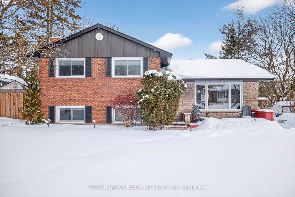 3-bedroom detached home for sale in Barrie — 28 Springhome Road (Photo 1)