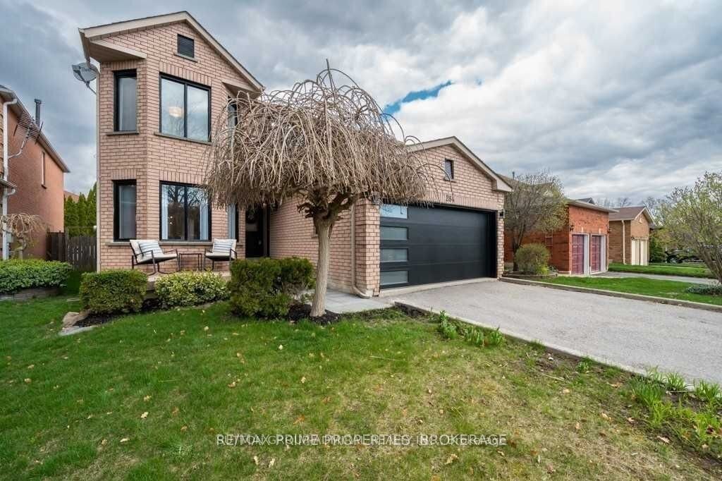 4-bedroom detached home for rent in Pickering — 284 Lancrest Street (Photo 1)