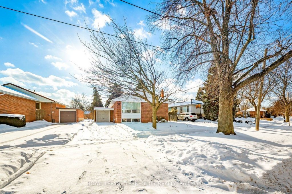3-bedroom detached home for sale in Toronto — 29 Holywell Drive (Photo 1)