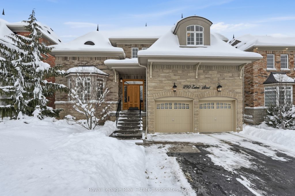 4-bedroom detached home for sale in Halton Hills — 290 Eaton Street (Photo 1)