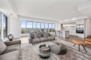 3-bedroom condo apartment for rent in Toronto — 2909 - 30 Inn On The Park Drive