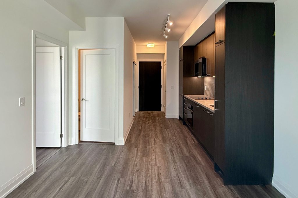 1-bedroom condo apartment for rent in Toronto — 2910 - 20 Soudan Avenue (Photo 1)