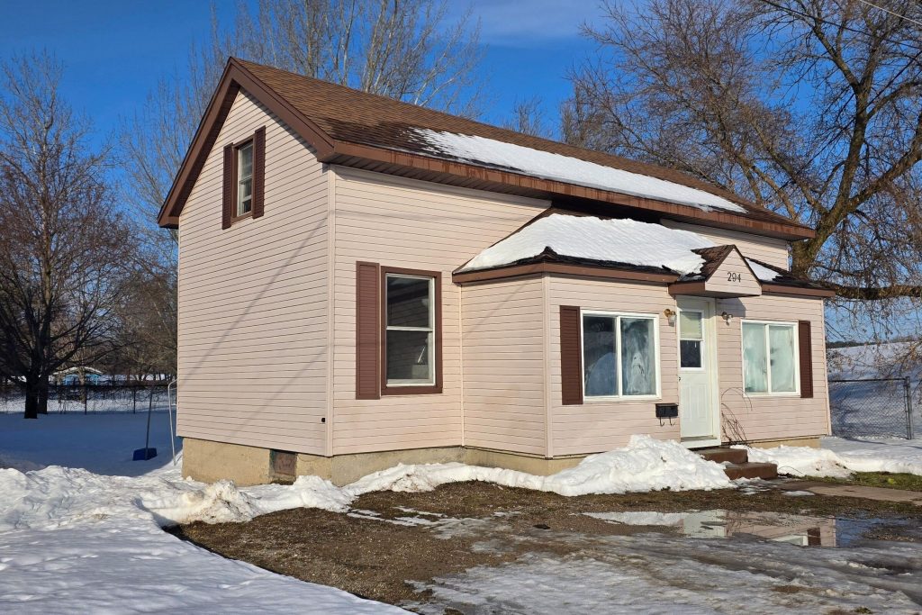 2-bedroom detached home for sale in Arran-elderslie — 294 Church Street (Photo 1)