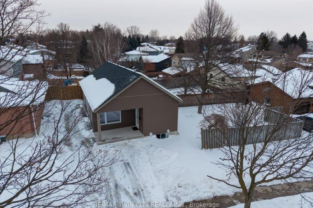 2-bedroom duplex home for rent in Kitchener — 3 - 2 Pipers Green Court (Photo 1)