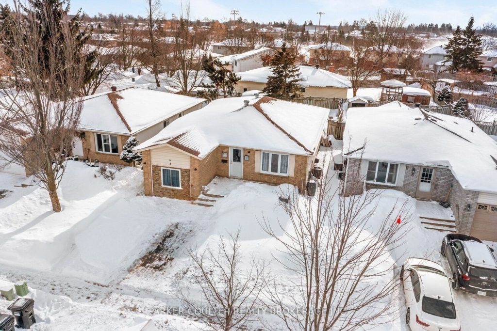 3-bedroom detached home for sale in Barrie — 3 Hickling Trail (Photo 1)