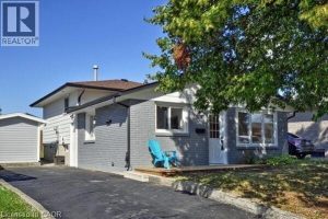 3-bedroom home for sale in Cambridge — 30 Grenadier Road