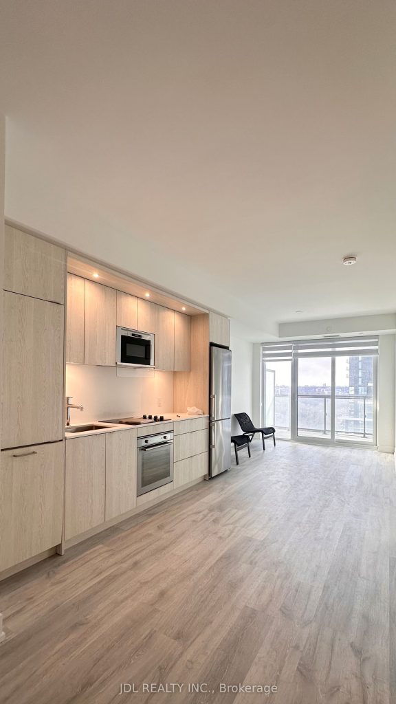 1-bedroom condo apartment for rent in Toronto — 30 Inn On The Park Drive (Photo 1)