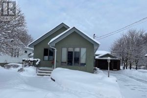 2-bedroom home for sale in Thunder Bay — 30 Melvin Avenue