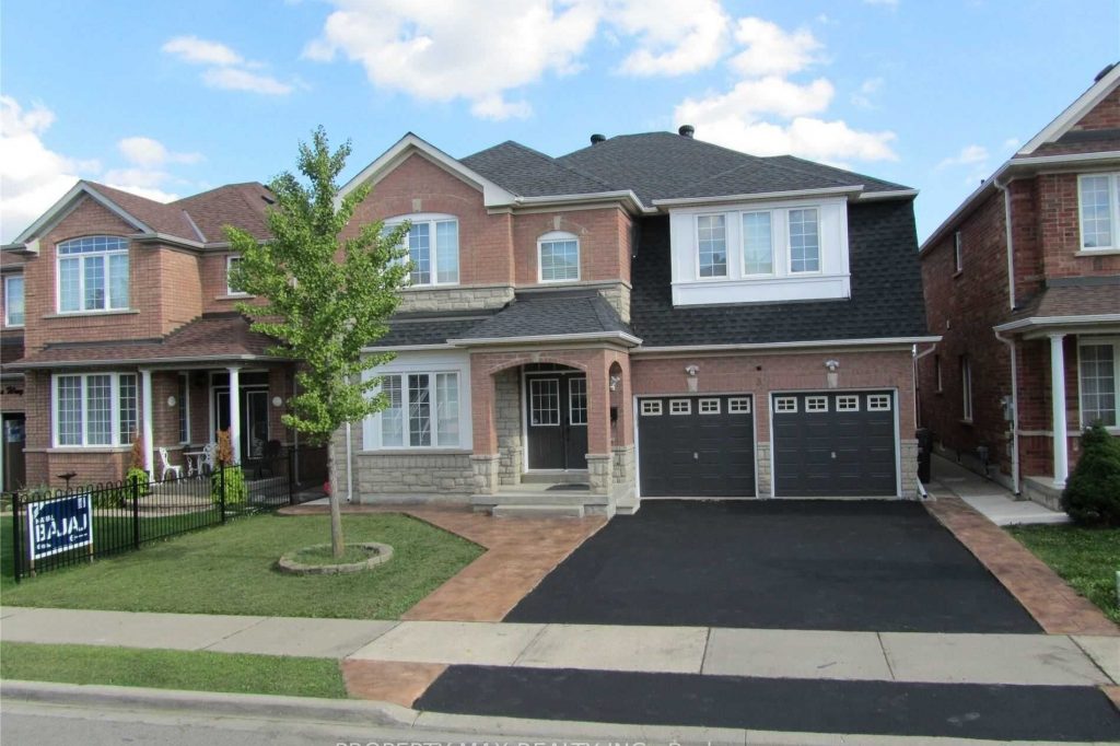 2-bedroom detached home for rent in Brampton — 30 Sedgegrass Way (Photo 1)