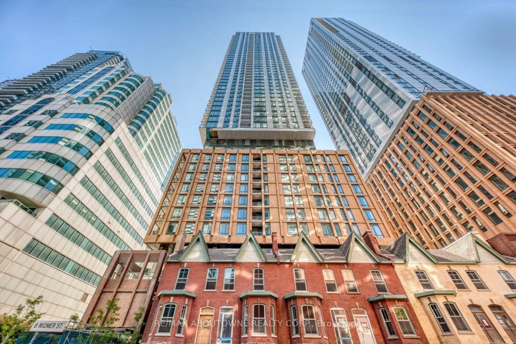 1-bedroom condo apartment for rent in Toronto — 3007 - 8 Widmer Street (Photo 1)