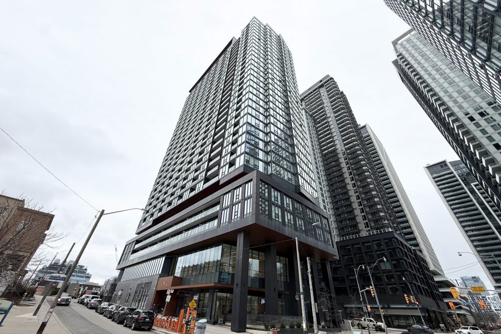 2-bedroom condo apartment for rent in Toronto — 3110 - 19 Western Battery Road (Photo 1)