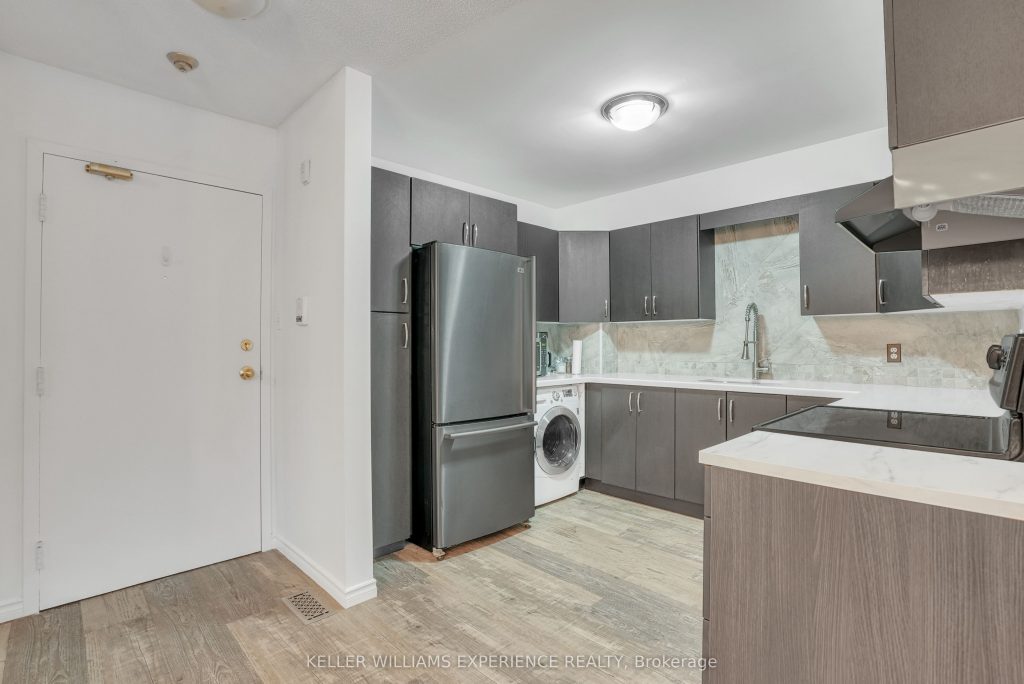 3-bedroom condo apartment for sale in Barrie — 312 - 126 Bell Farm Road (Photo 1)