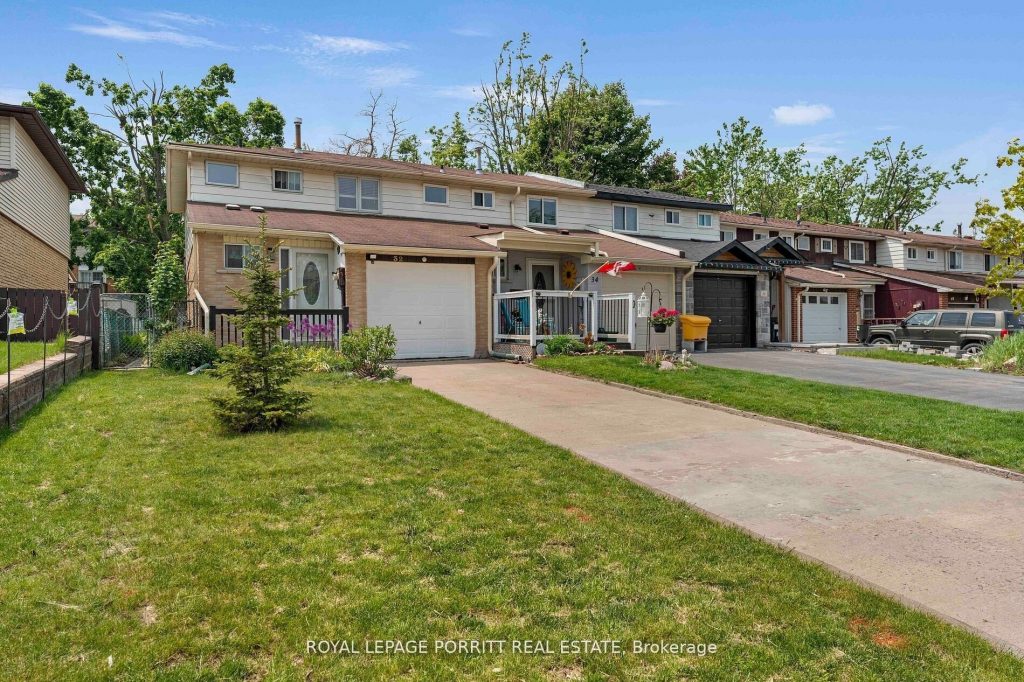 3-bedroom att/row/townhouse for sale in Barrie — 32 Chaucer Crescent (Photo 1)