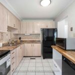 3-bedroom att/row/townhouse for sale in Barrie — 32 Chaucer Crescent (Photo 4)