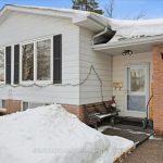 3-bedroom detached home for sale in Barrie — 32 Cynthia Court (Photo 2)