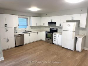 2-bedroom detached home for sale in Toronto — 32 St Dunstan Drive