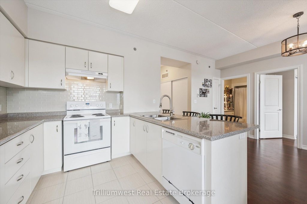 1-bedroom condo apartment for sale in Guelph — 321 - 1440 Gordon Street (Photo 1)