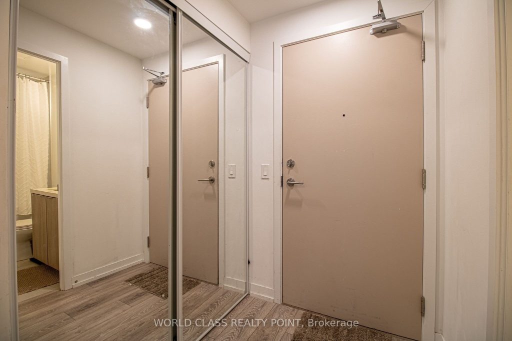 1-bedroom condo apartment for rent in Toronto — 326 - 2020 Bathurst Street (Photo 1)