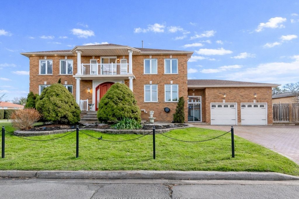 5-bedroom detached home for sale in Toronto — 33 Redberry Parkway (Photo 1)