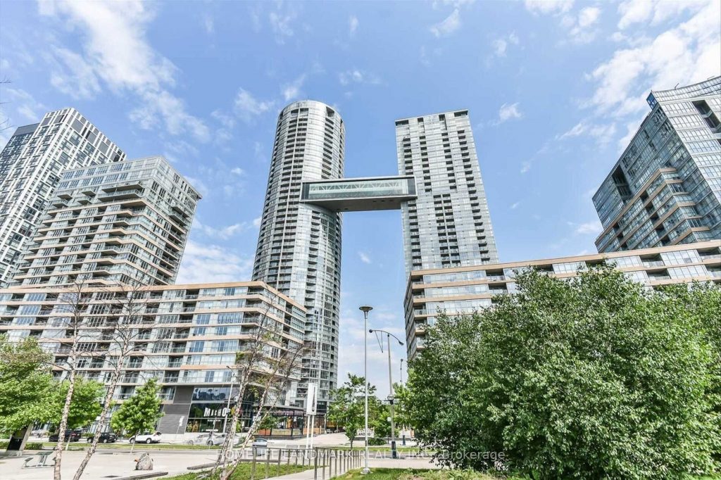 1-bedroom condo apartment for rent in Toronto — 3308 - 15 Iceboat Terrace (Photo 1)