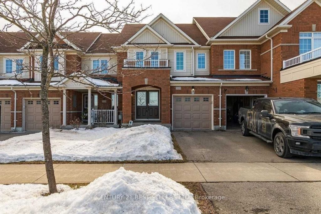 3-bedroom att/row/townhouse for rent in Burlington — 3358 Mikalda Road (Photo 1)