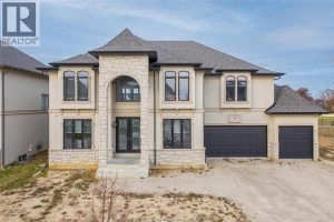 5-bedroom home for sale in Amherstburg — 336 Benson Court