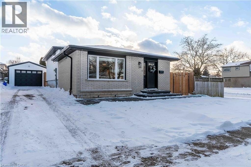 3-bedroom home for sale in Stoney Creek — 34 William Johnson Street (Photo 1)