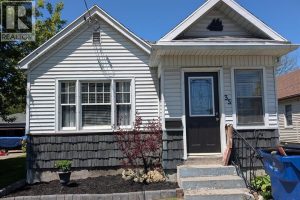 2-bedroom home for sale in Chatham — 35 Alexandra Avenue