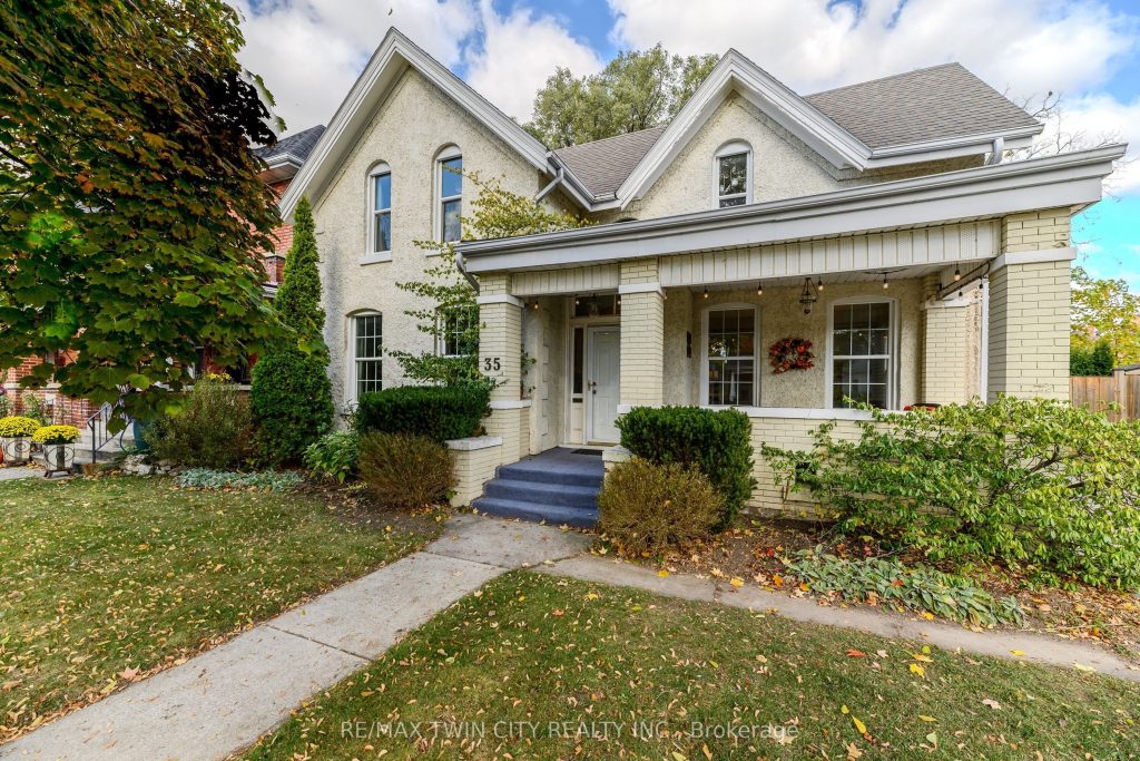 4-bedroom detached home for sale in Brantford — 35 Egerton Street (Photo 1)