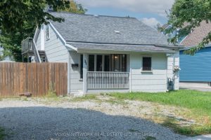 2-bedroom detached home for sale in London South — 35 Paddington Avenue