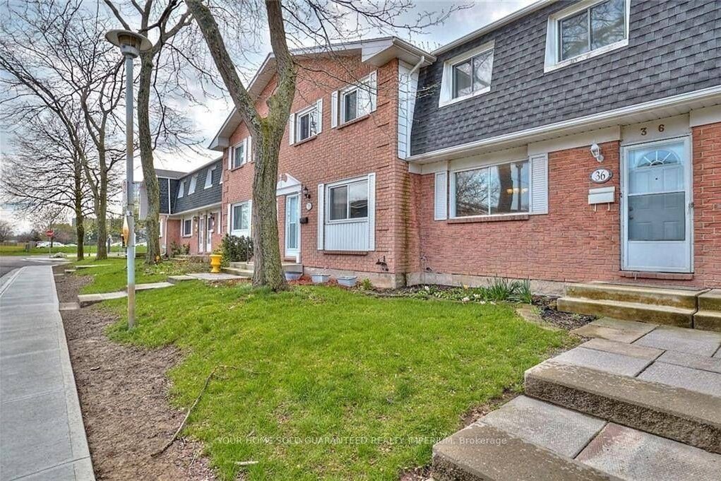 3-bedroom condo townhouse for rent in Welland — 36 - 185 Denistoun Street (Photo 1)