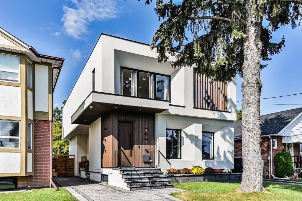 4-bedroom detached home for sale in Toronto — 36 Glenshaw Crescent (Photo 1)