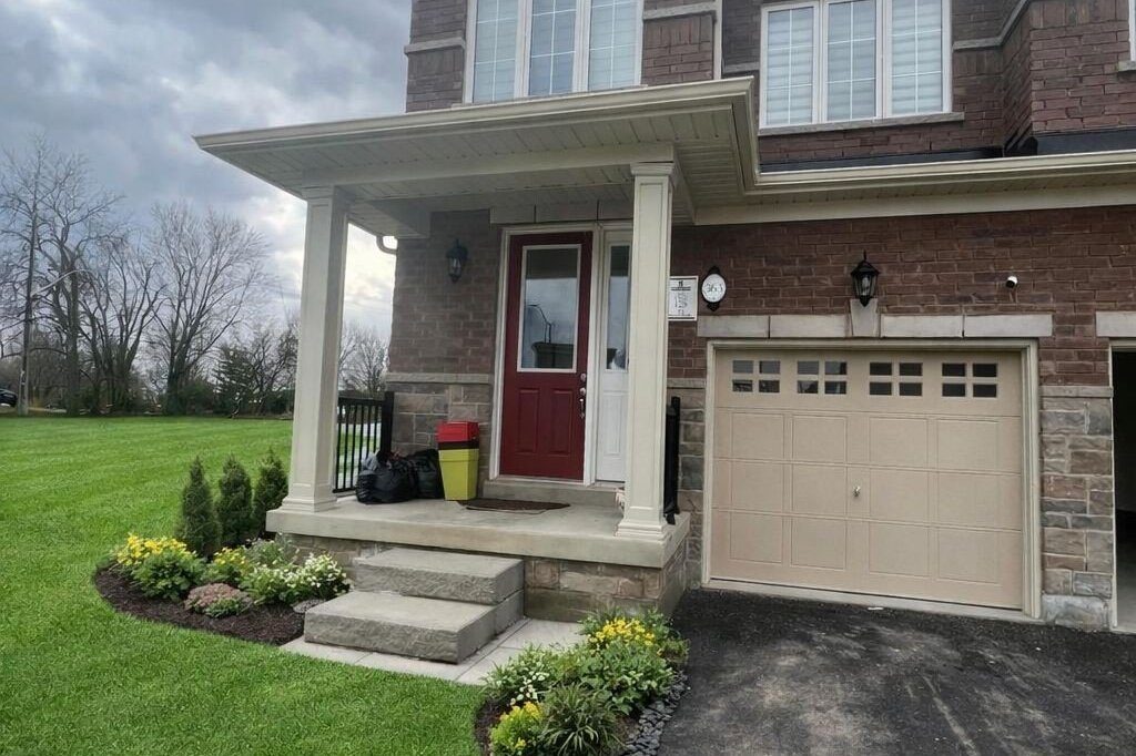 3-bedroom att/row/townhouse for rent in Hamilton — 363 Raymond Road (Photo 1)