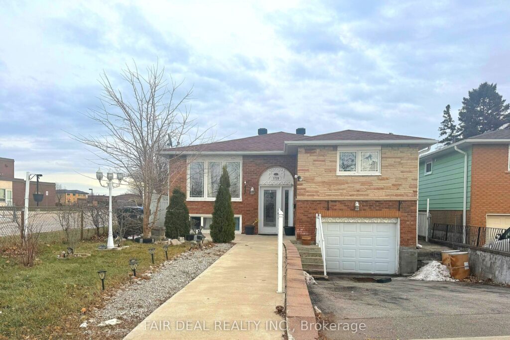 3-bedroom detached home for sale in Mississauga — 3720 Brandon Gate Drive (Photo 1)
