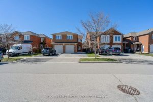 3-bedroom semi-detached home for sale in Mississauga — 3873 Densbury Drive