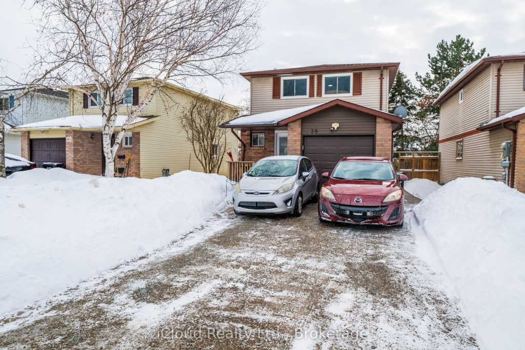 3-bedroom detached home for sale in Barrie — 39 Corbett Drive (Photo 1)
