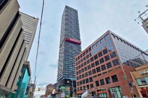 1-bedroom condo apartment for rent in Toronto — 3909 - 8 Eglinton Avenue E