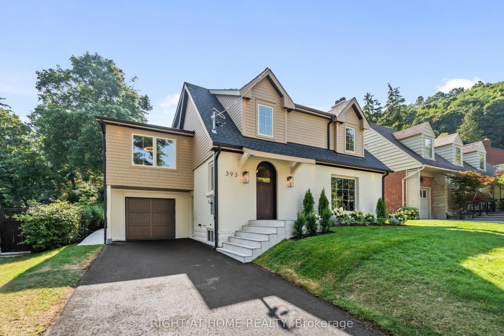 4-bedroom detached home for sale in Hamilton — 393 Hess Street S (Photo 1)