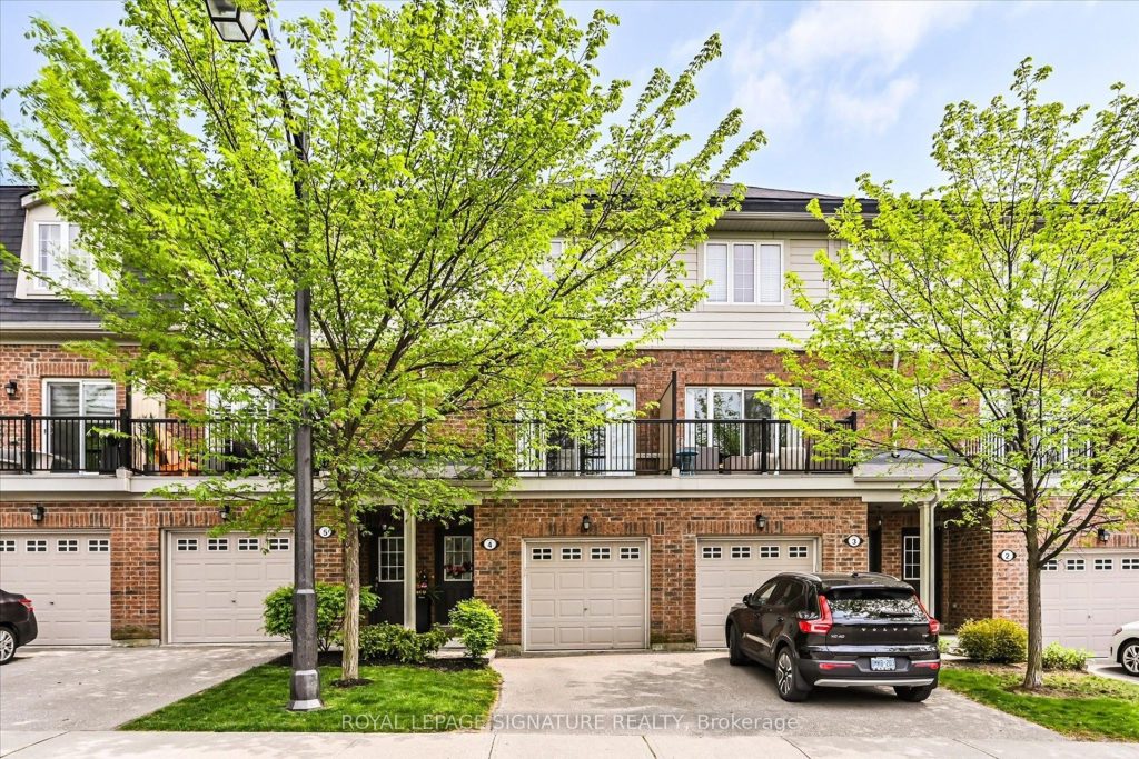 3-bedroom condo townhouse for sale in Mississauga — 4 - 1115 Haig Boulevard (Photo 1)