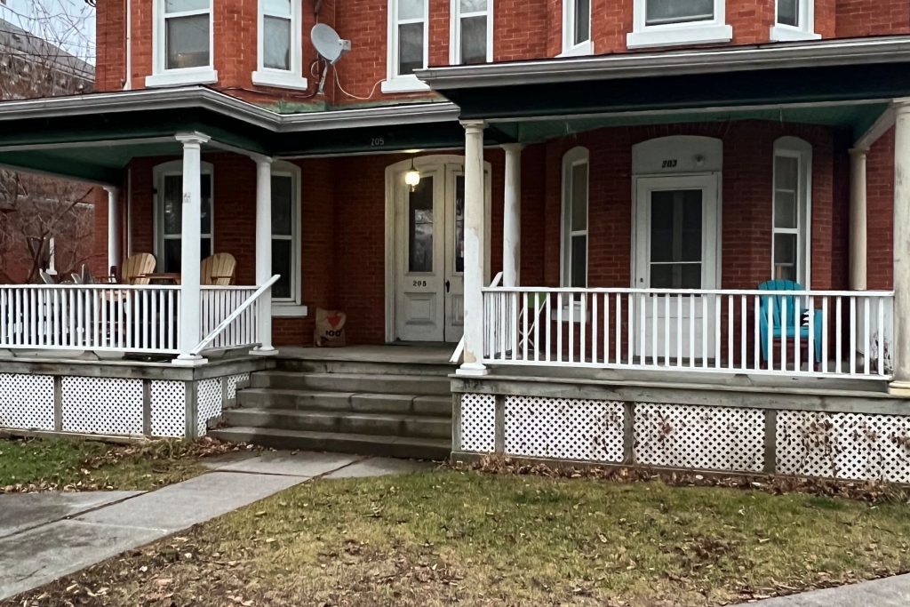 1-bedroom multiplex home for rent in Belleville — 4 - 205 Charles Street (Photo 1)