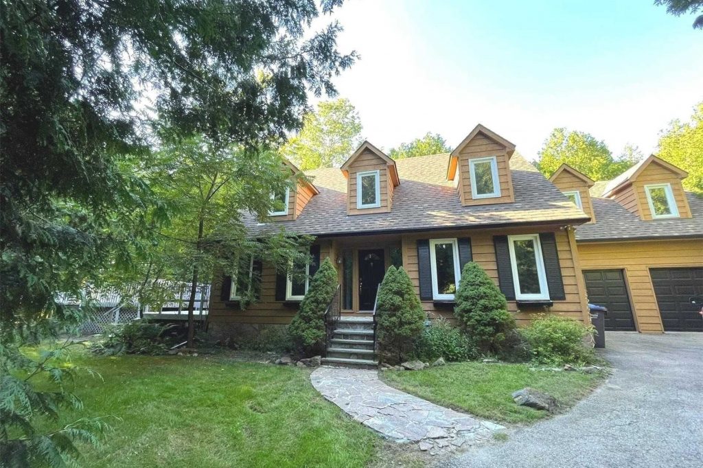 3-bedroom detached home for sale in Caledon — 4 Sunshine Mountain Drive (Photo 1)