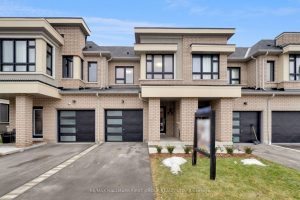 3-bedroom condo townhouse for sale in Clarington — 40 Caspian Square