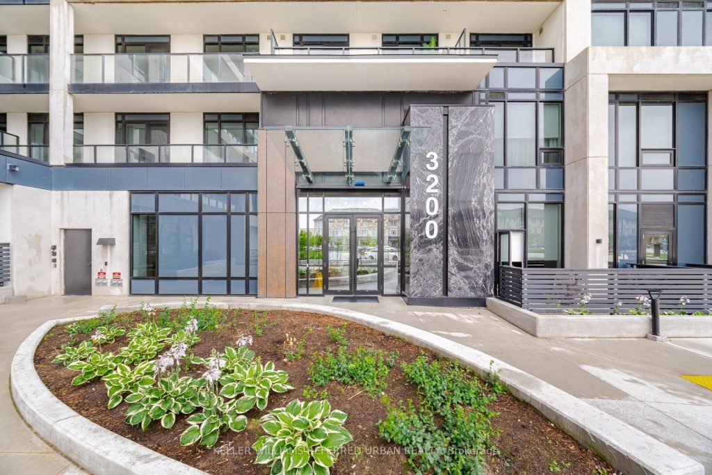 1-bedroom condo apartment for sale in Oakville — 401 - 3200 William Coltson Avenue (Photo 1)
