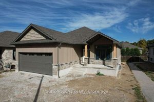 4-bedroom detached home for sale in Owen Sound — 401 6th Avenue W