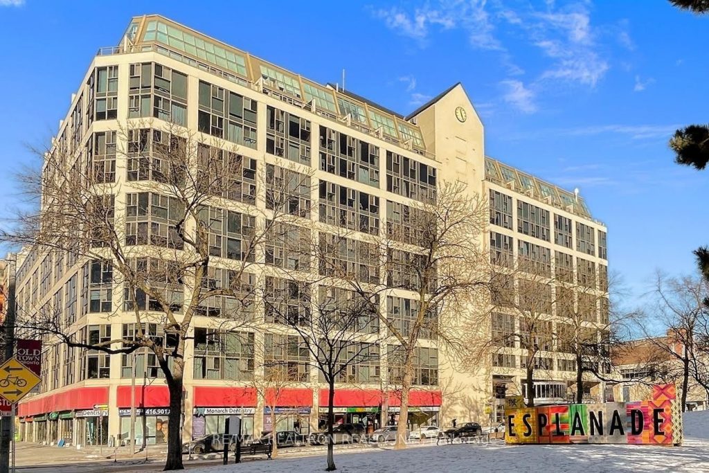 2-bedroom condo apartment for sale in Toronto — 402 - 222 The Esplanade Avenue (Photo 1)