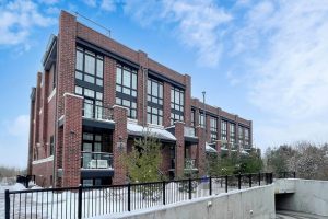 2-bedroom condo townhouse for sale in Whitchurch-stouffville — 403 - 2 Linsmore Place