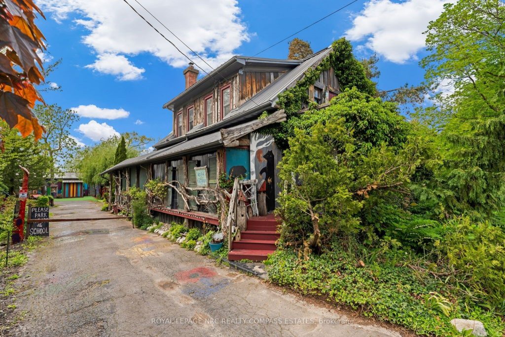 3-bedroom detached home for sale in Lincoln — 4034 Victoria Avenue (Photo 1)