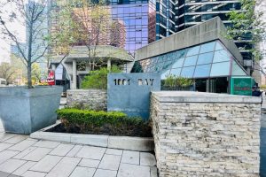1-bedroom condo apartment for sale in Toronto — 406 - 1001 Bay Street