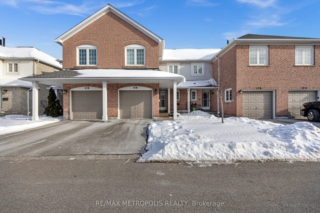 3-bedroom condo townhouse for rent in Mississauga — 40B - 5305 Glen Erin Drive (Photo 1)